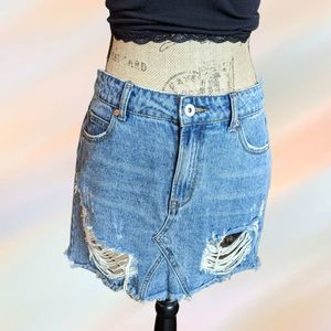 Basic distressed denim skirt. Size medium. -aesthetic y2k vintage retro 90s 80
